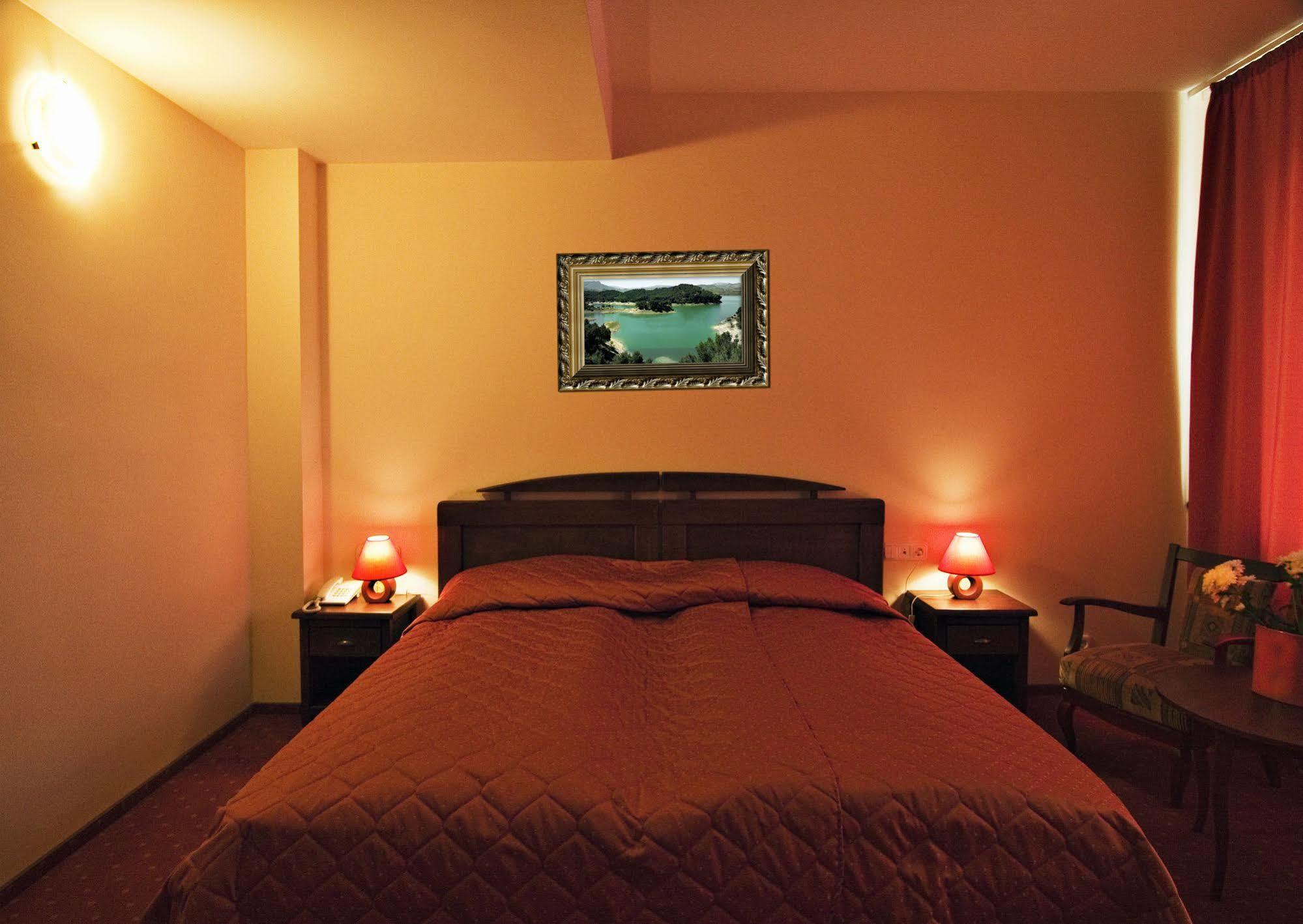 קאיה Hotel Floris מראה חיצוני תמונה