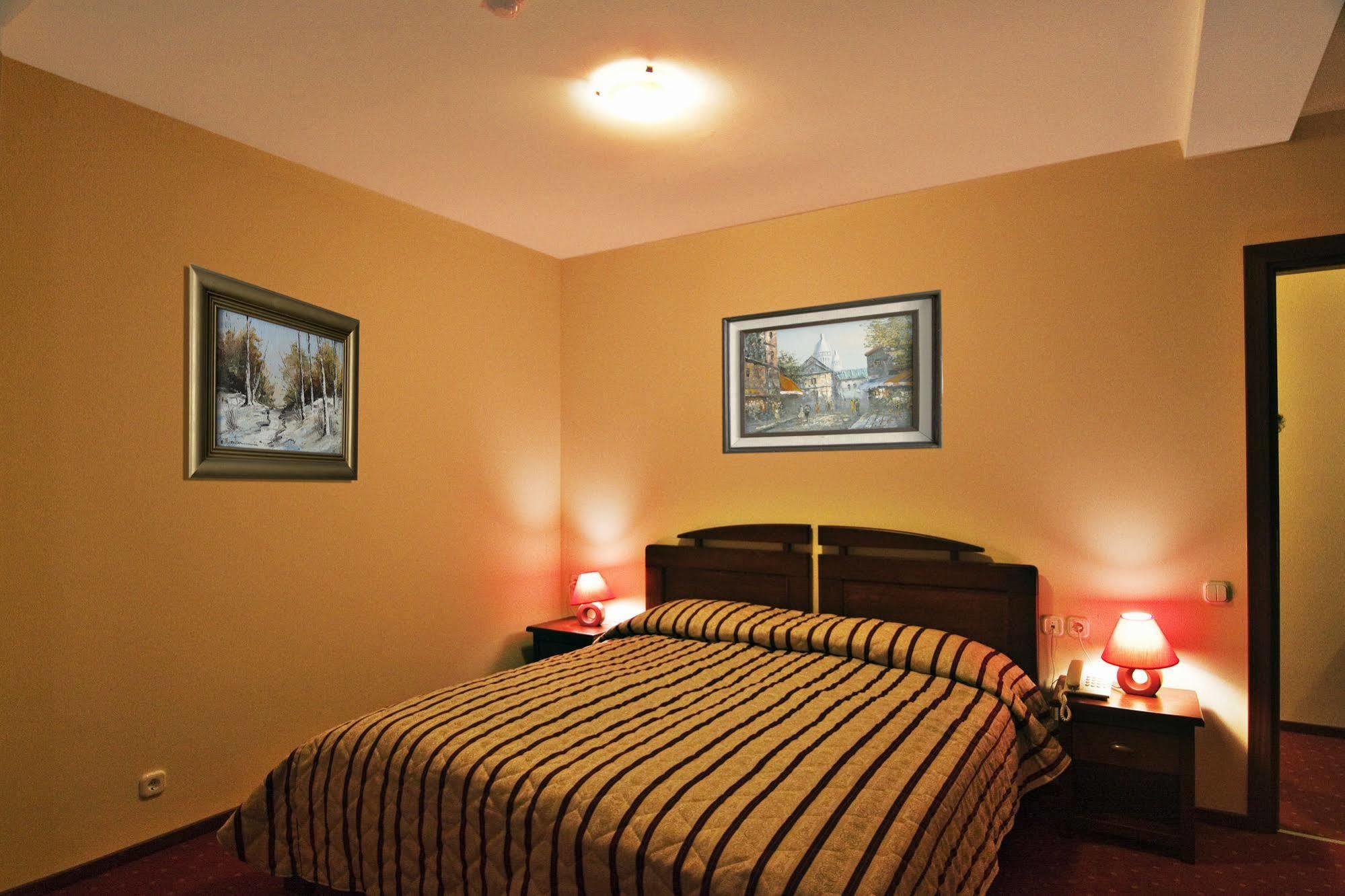 קאיה Hotel Floris מראה חיצוני תמונה