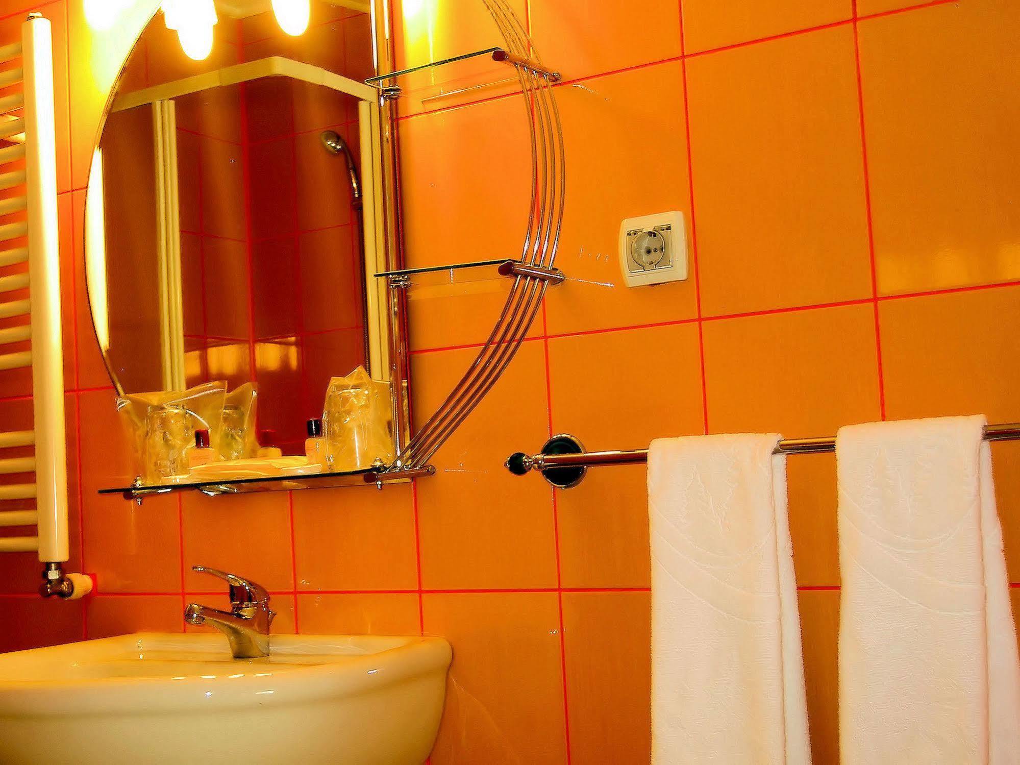 קאיה Hotel Floris מראה חיצוני תמונה