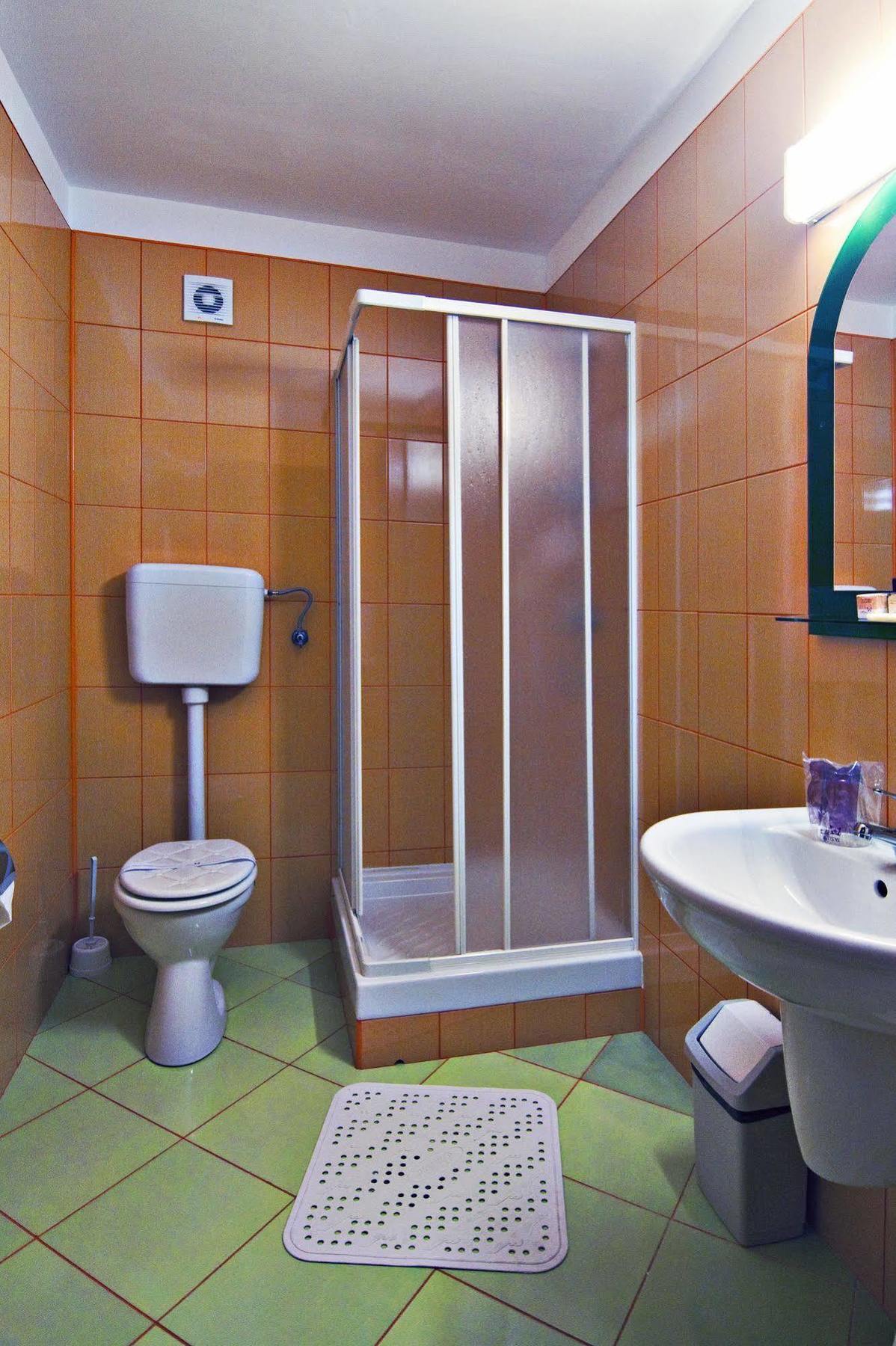 קאיה Hotel Floris מראה חיצוני תמונה